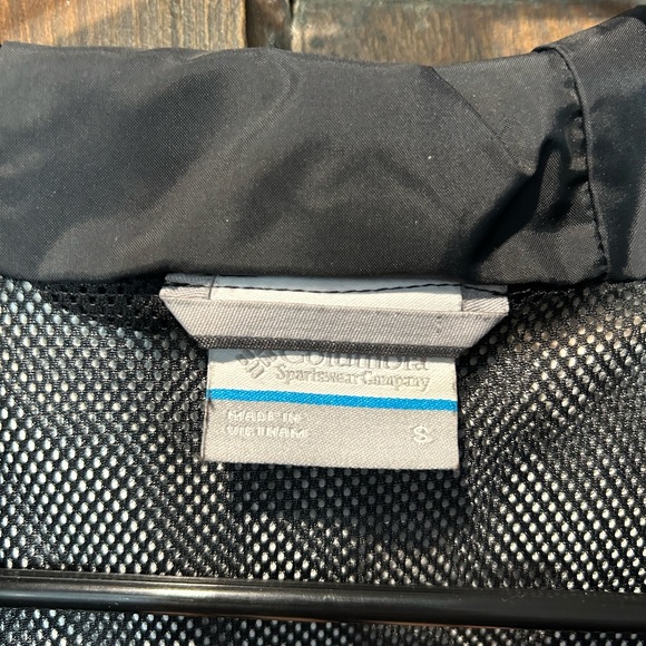 Columbia Rain Jacket - Picture 3 of 4